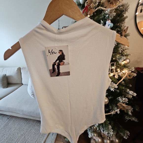 Naked wardrobe bodysuit - Picture 2 of 5